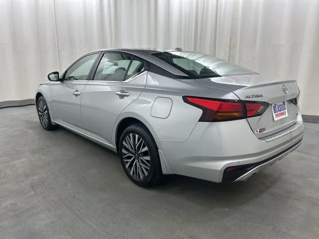 Used 2023 Silver Nissan 2.5 SV image 4