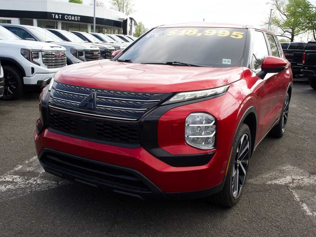 2022 Mitsubishi Outlander ES S-AWC's photo