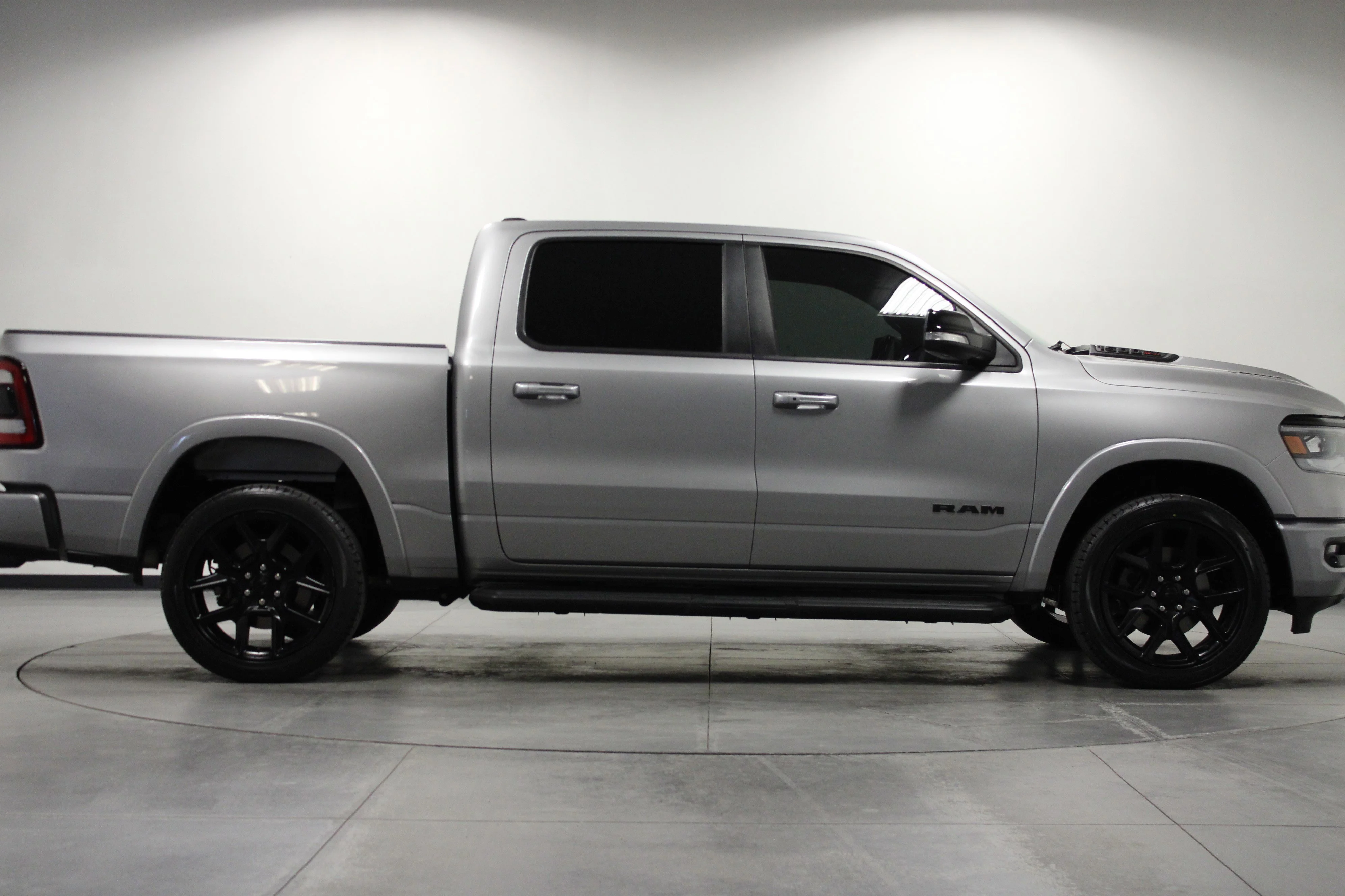 Used 2022 Billet Silver Metallic Clearcoat Ram Laramie image 3