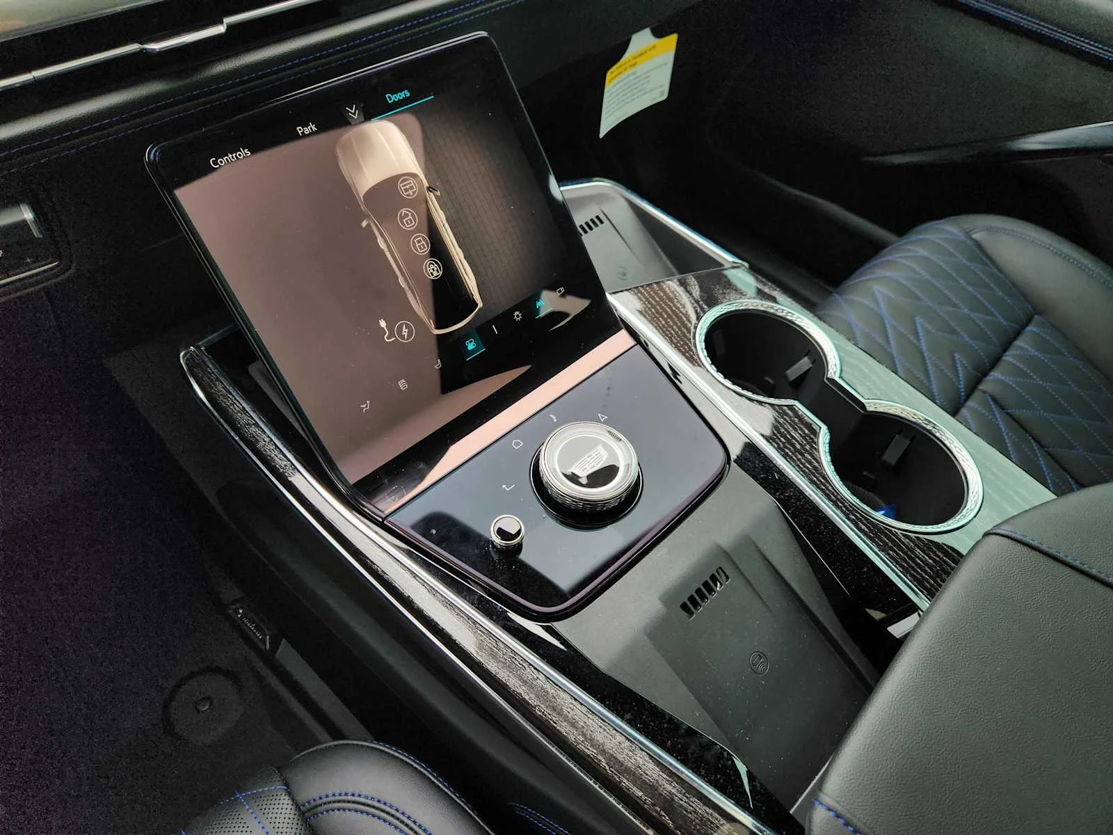 New 2026 Luna Metallic Cadillac Luxury image 14