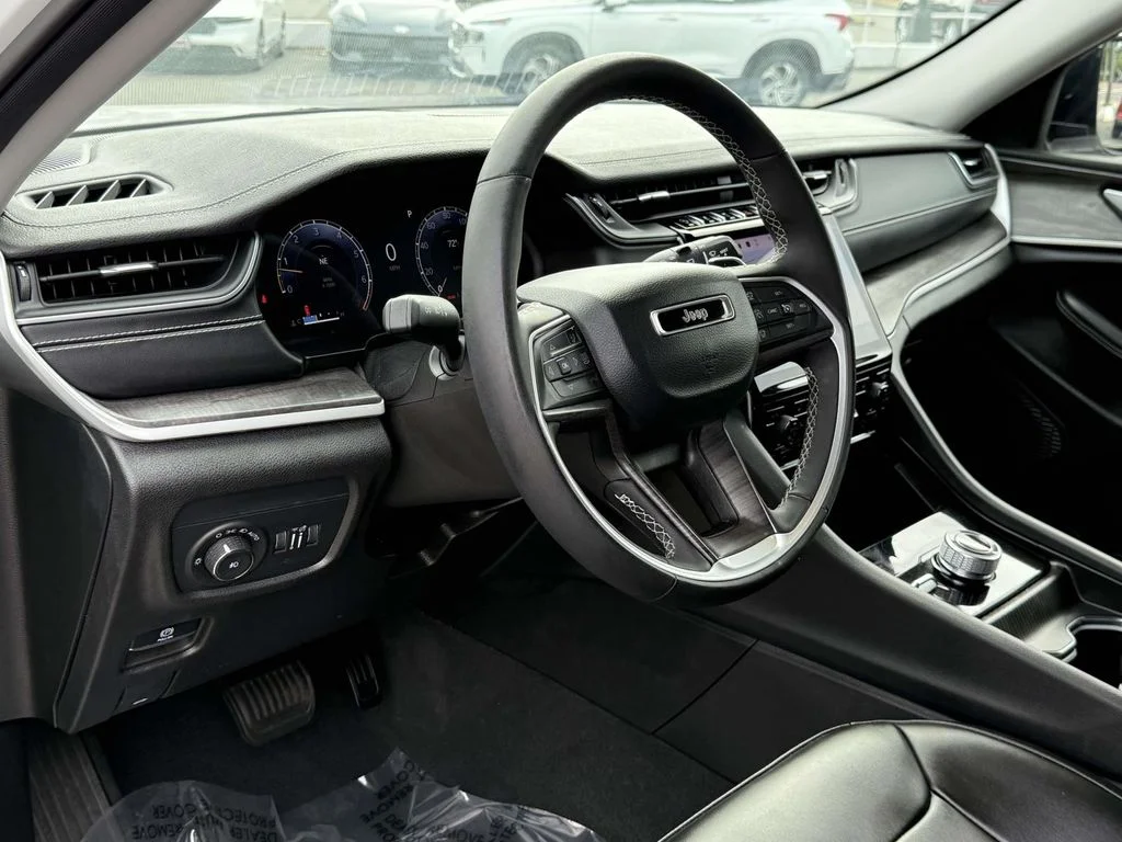 Used 2023 White Jeep Limited image 2