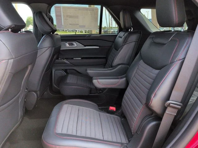 New 2026 Rapid Red Metallic Tinted Clearcoat Ford ST-Line image 13