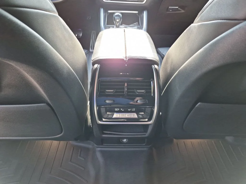 Used 2021 Red BMW xDrive40i image 39