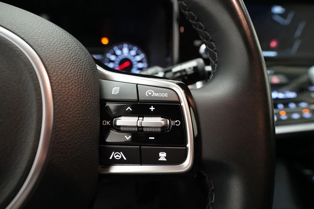 Used 2023 White Kia EX image 20