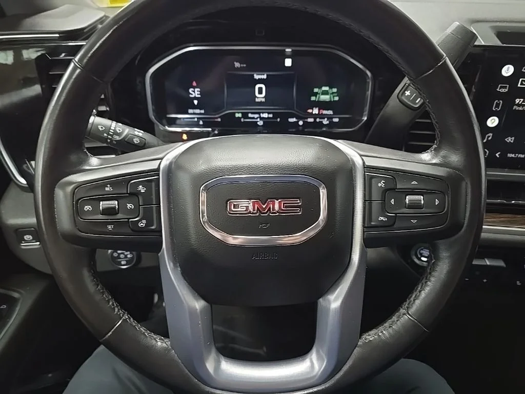Used 2022 Silver GMC Elevation image 18
