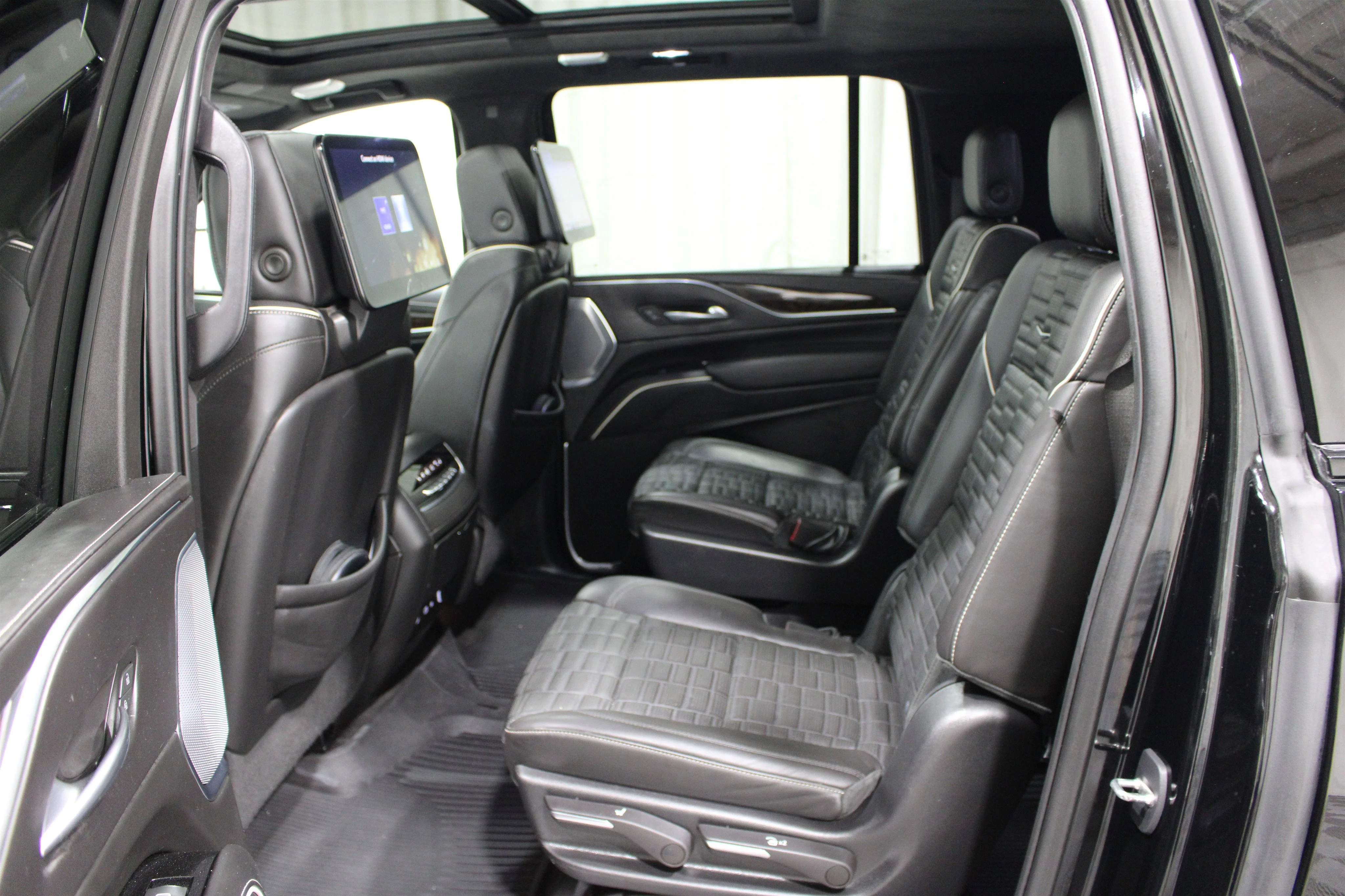 2023 Cadillac Escalade ESV Sport Platinum - Photo 22