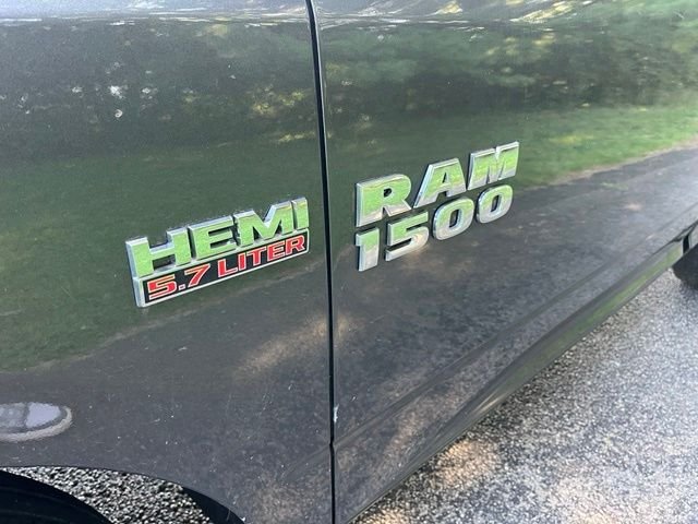 Used 2014 Crystal Metallic Ram Sport image 10