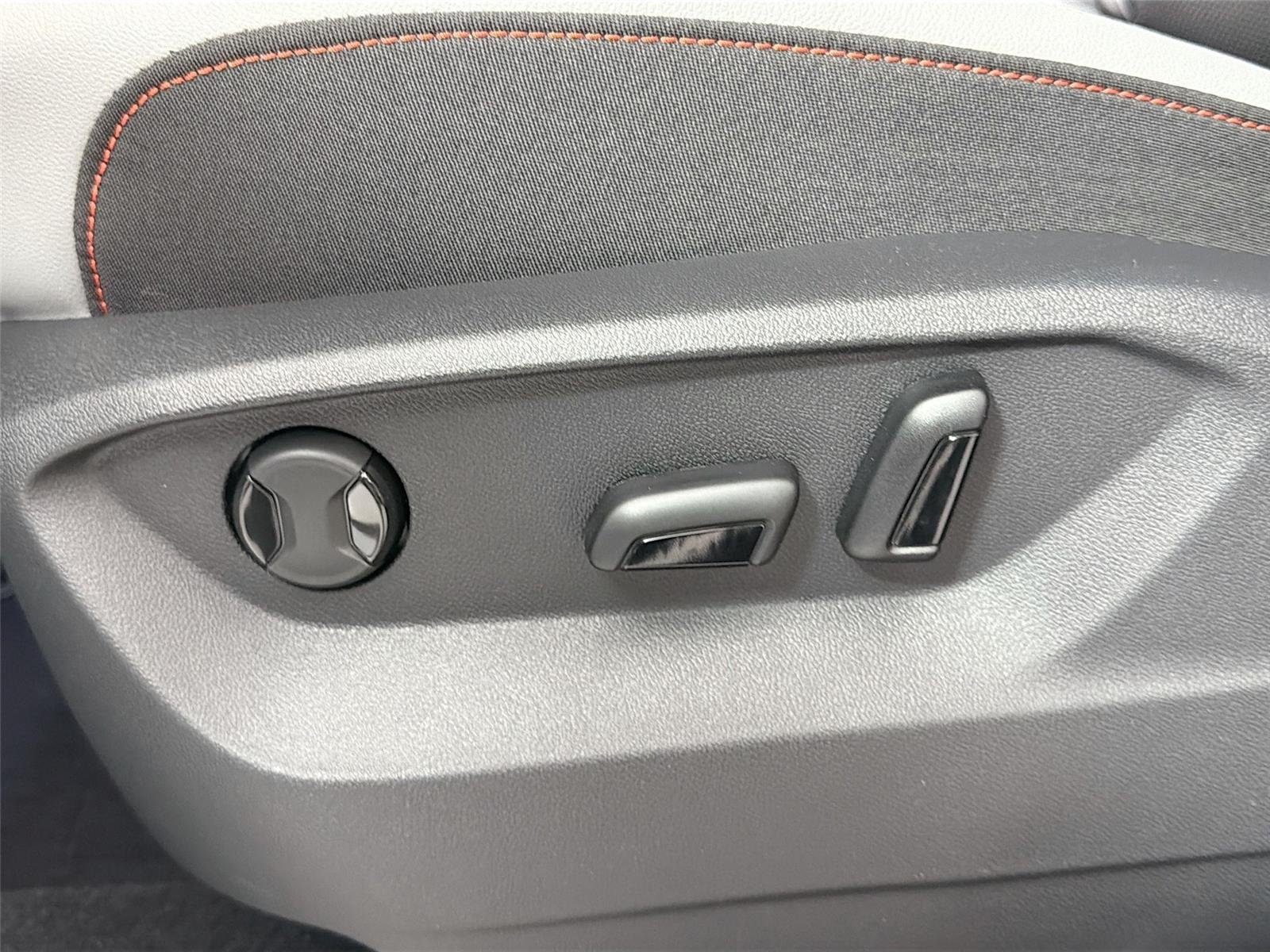 New 2026 Opal White Pearl Volkswagen 2.0T Peak Edition image 17