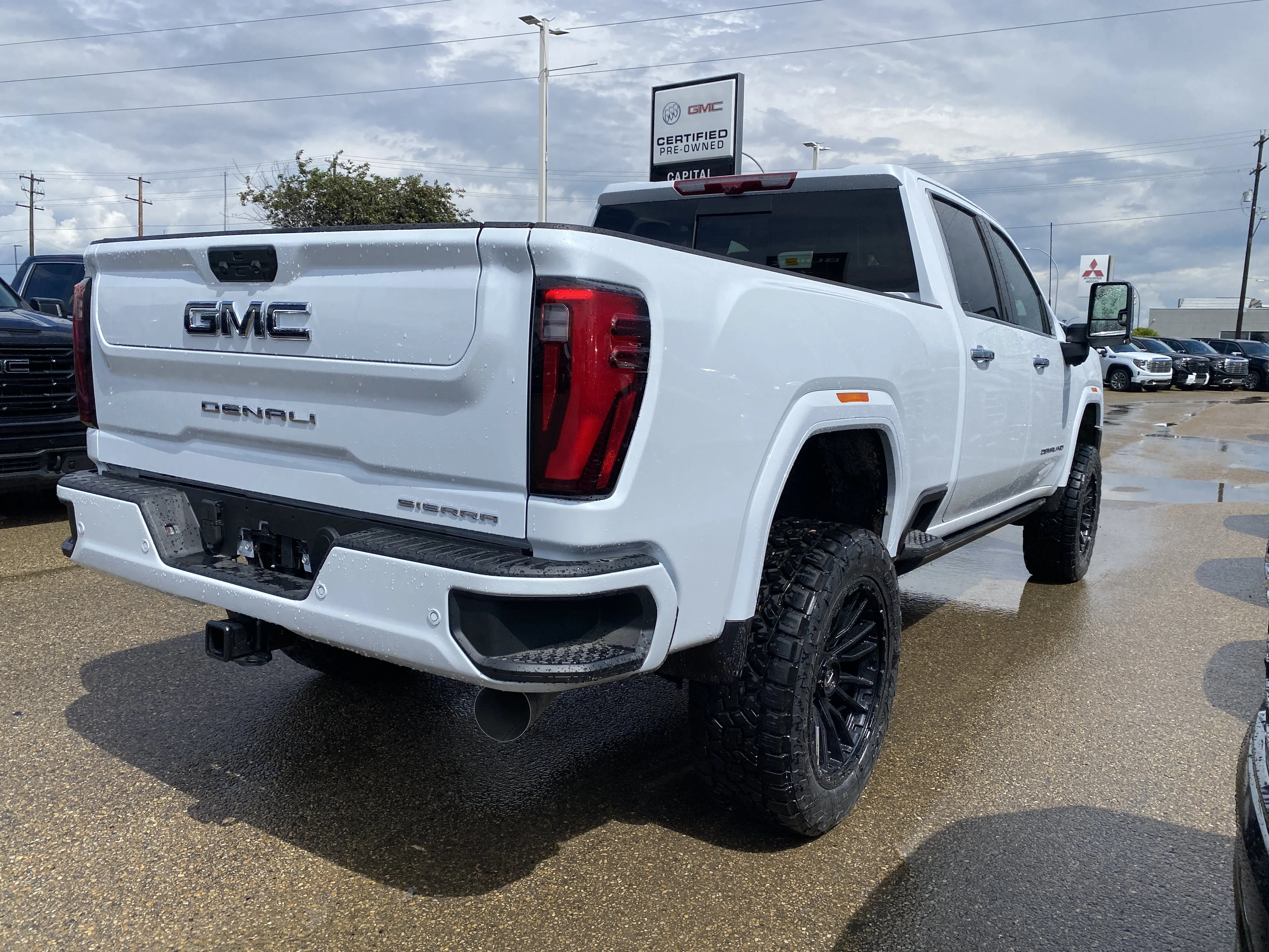 New 2026 GLACIER WHITE TRICOAT GMC Denali Ultimate image 7