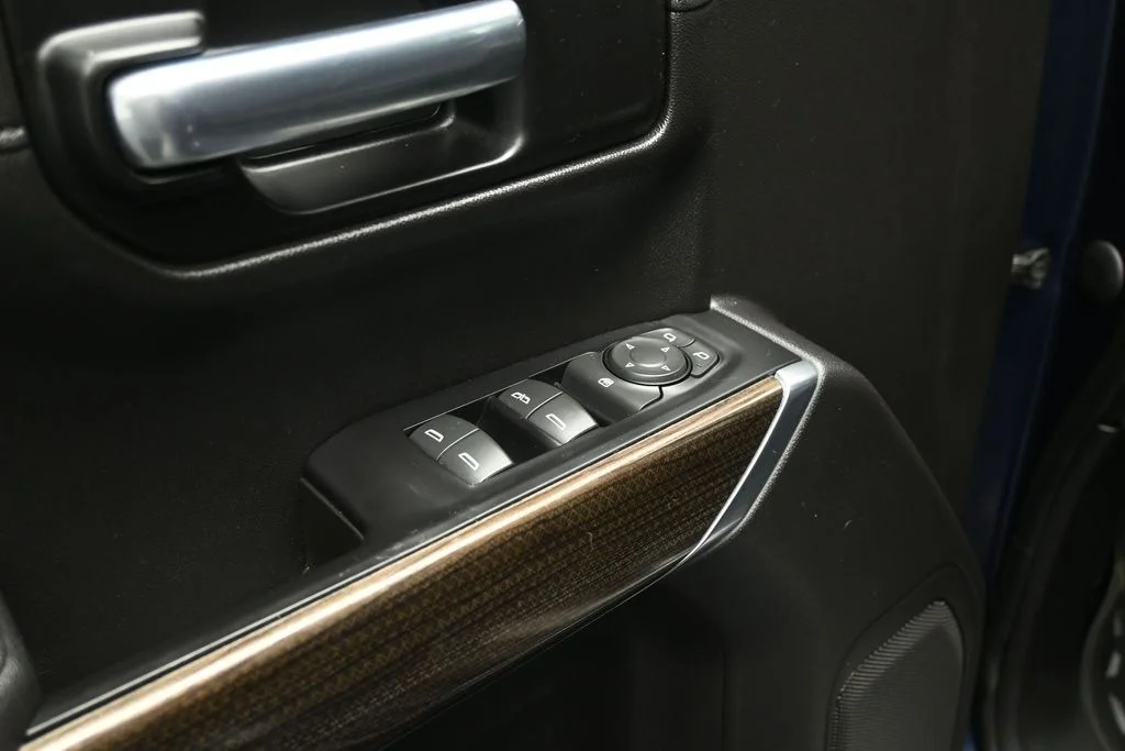 Used 2020 Blue Chevrolet LT Trail Boss image 9