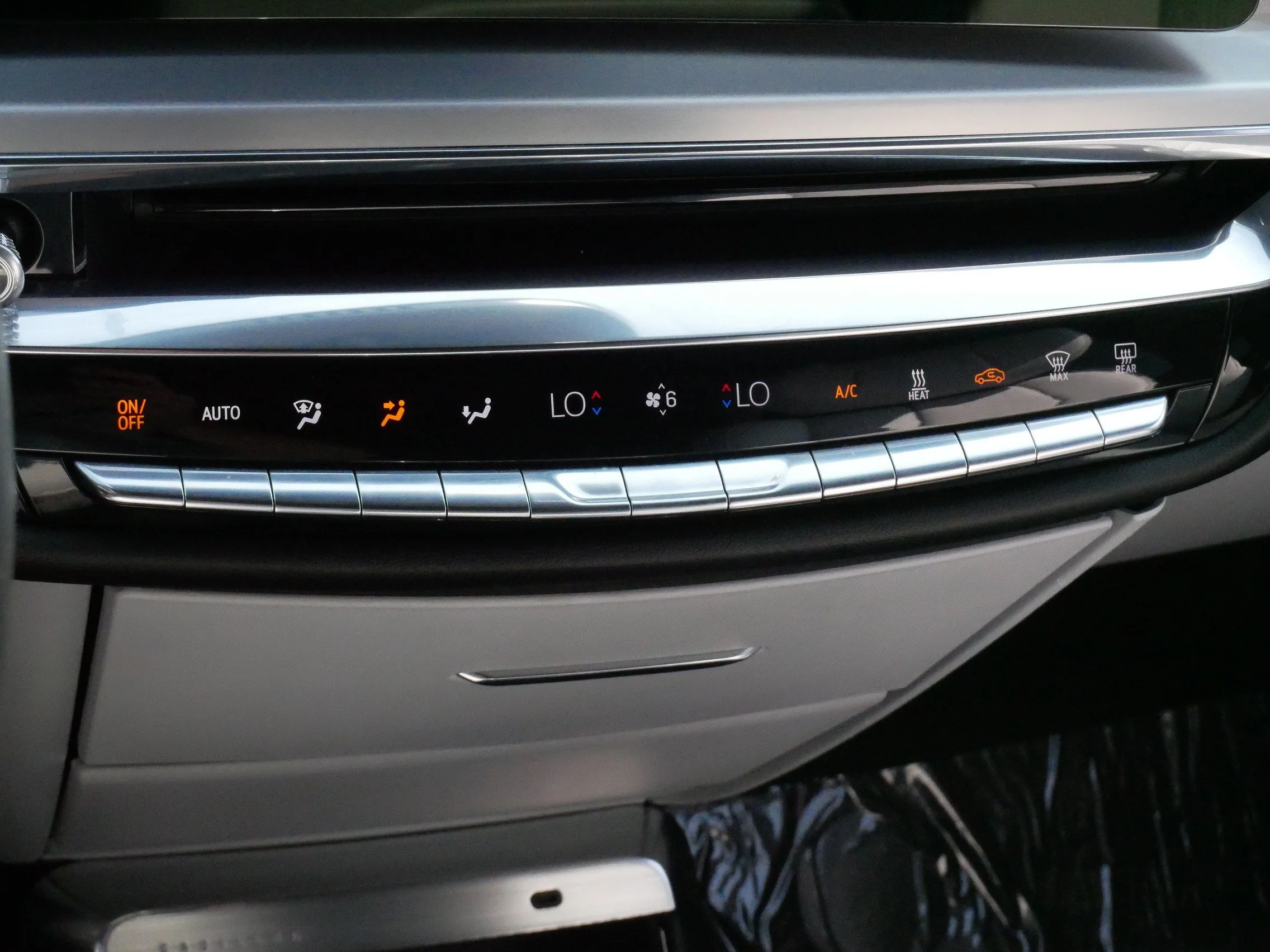 Used 2024 Crystal White Tricoat Cadillac Sport image 23