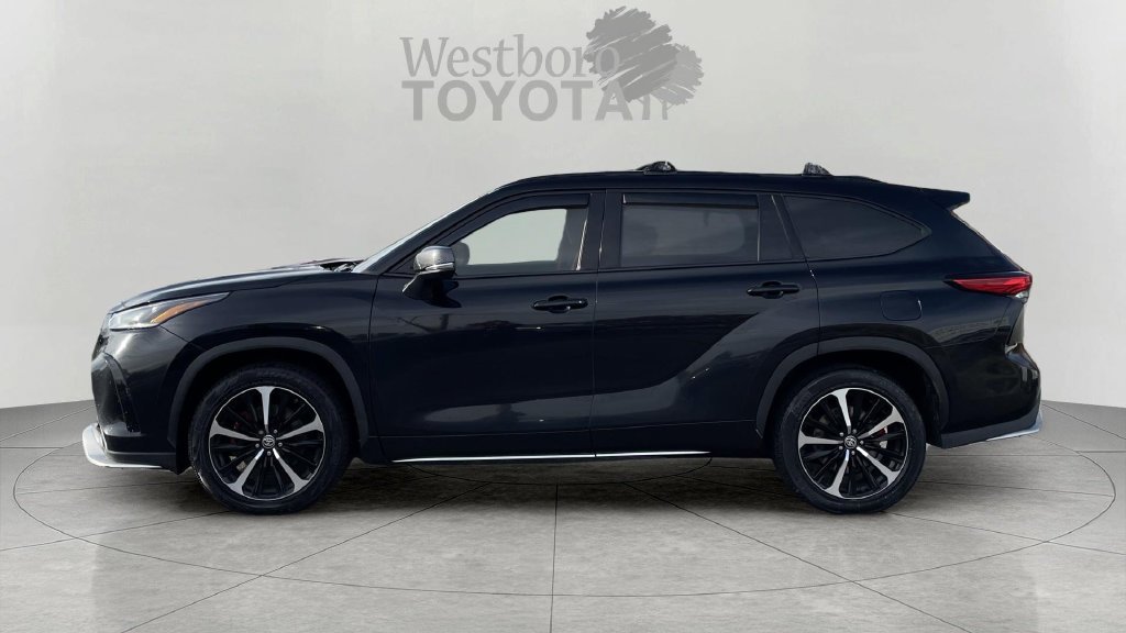 Used 2021 Midnight Black Metallic Toyota XSE image 4