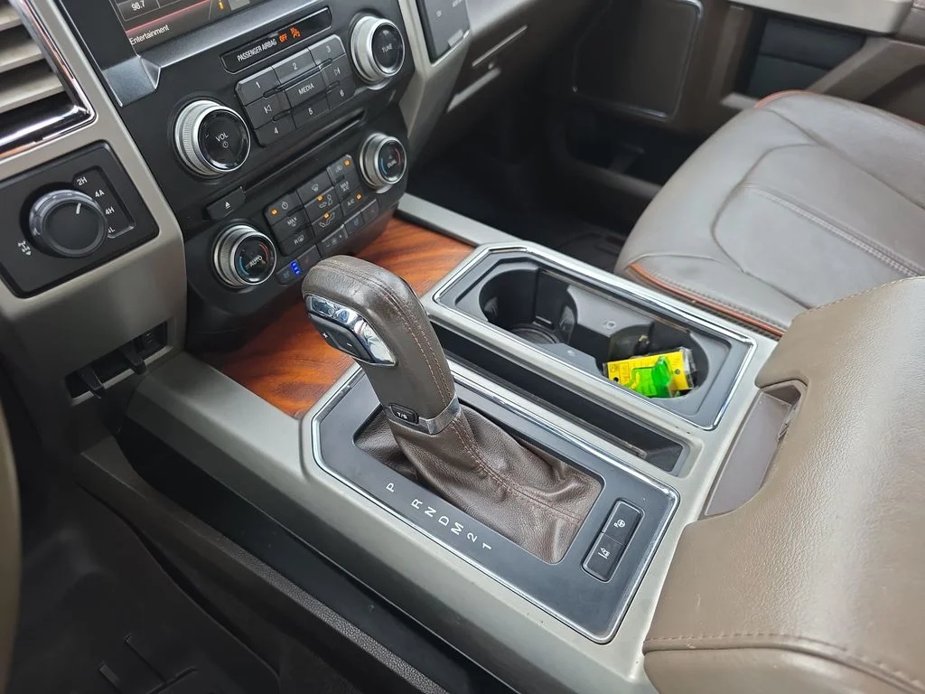 Used 2015  Ford King Ranch image 31