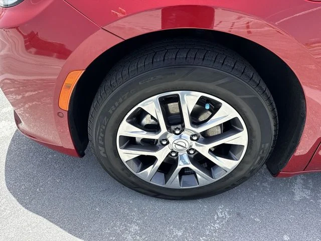 Used 2025 Red Chrysler Pinnacle image 10