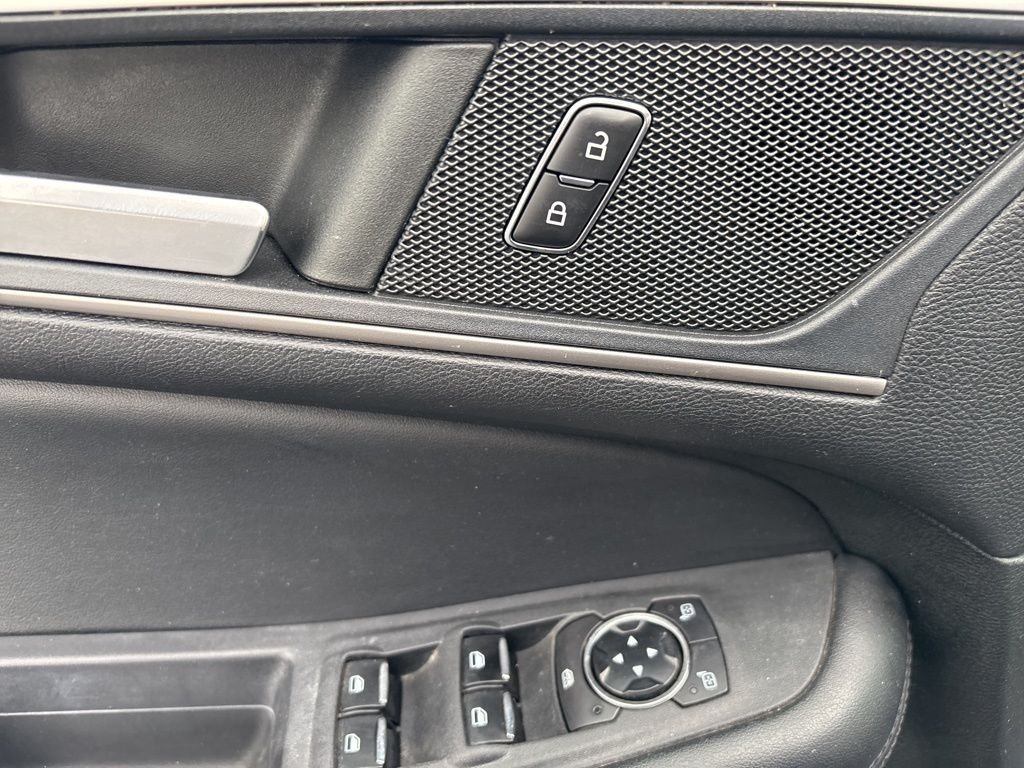 Used 2022 Black Ford SEL image 33