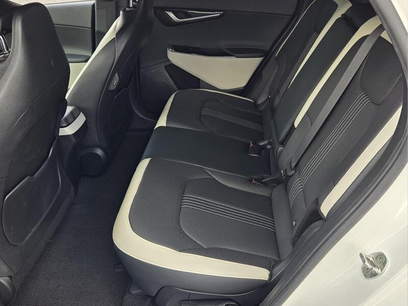 Used 2023 Snow White Pearl KIA GT-Line RWD image 12