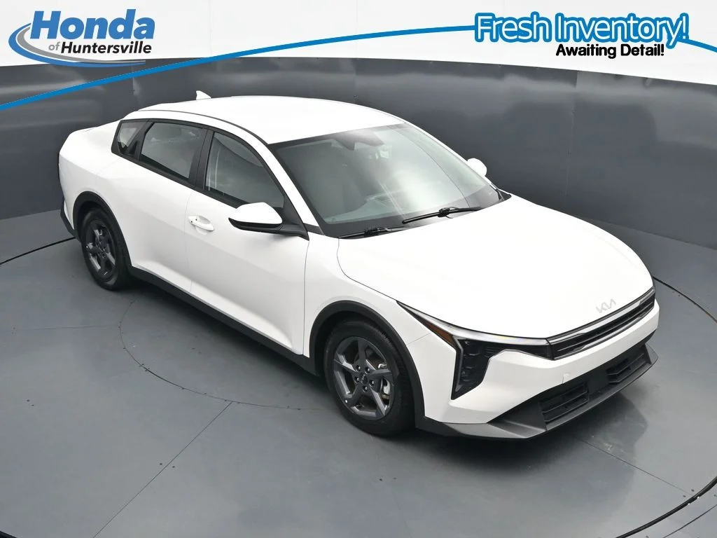 2025 Kia K4 LXS - Photo 16
