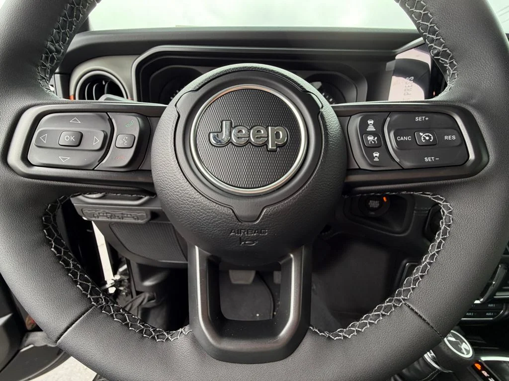 New 2026 Black Clear-Coat Exterior Paint Jeep Mojave image 24