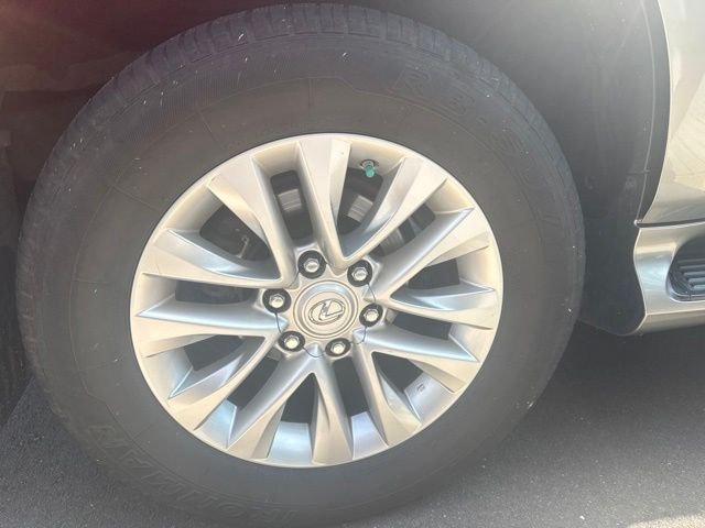 Used 2020  Lexus 460 image 7