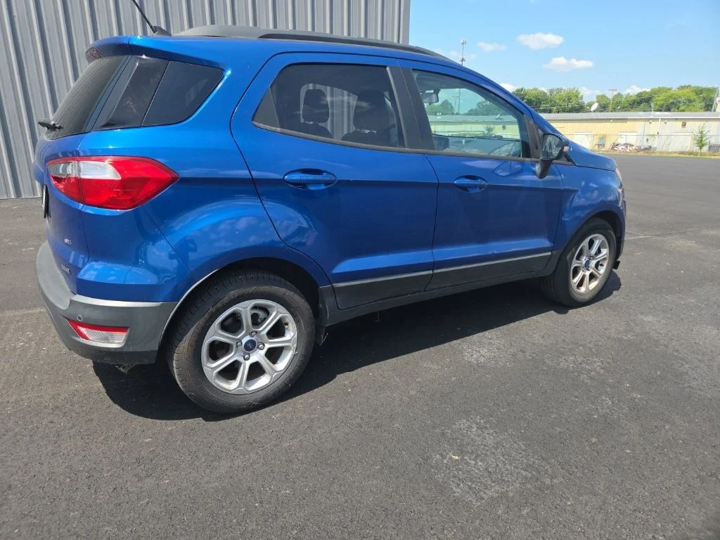 Used 2018 Blue Ford SE image 12