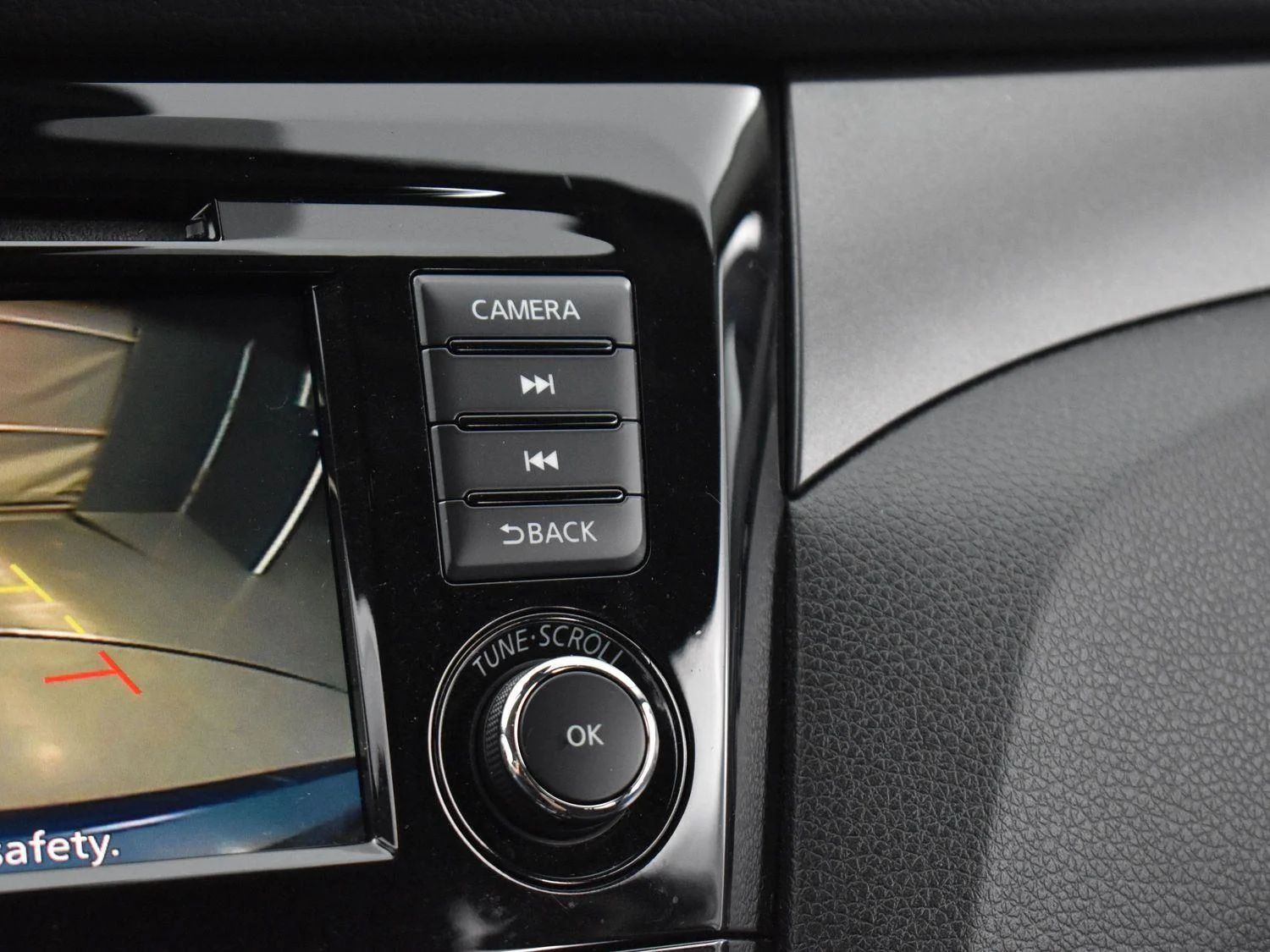 Used 2022 Caspian Blue Metallic Nissan S image 22
