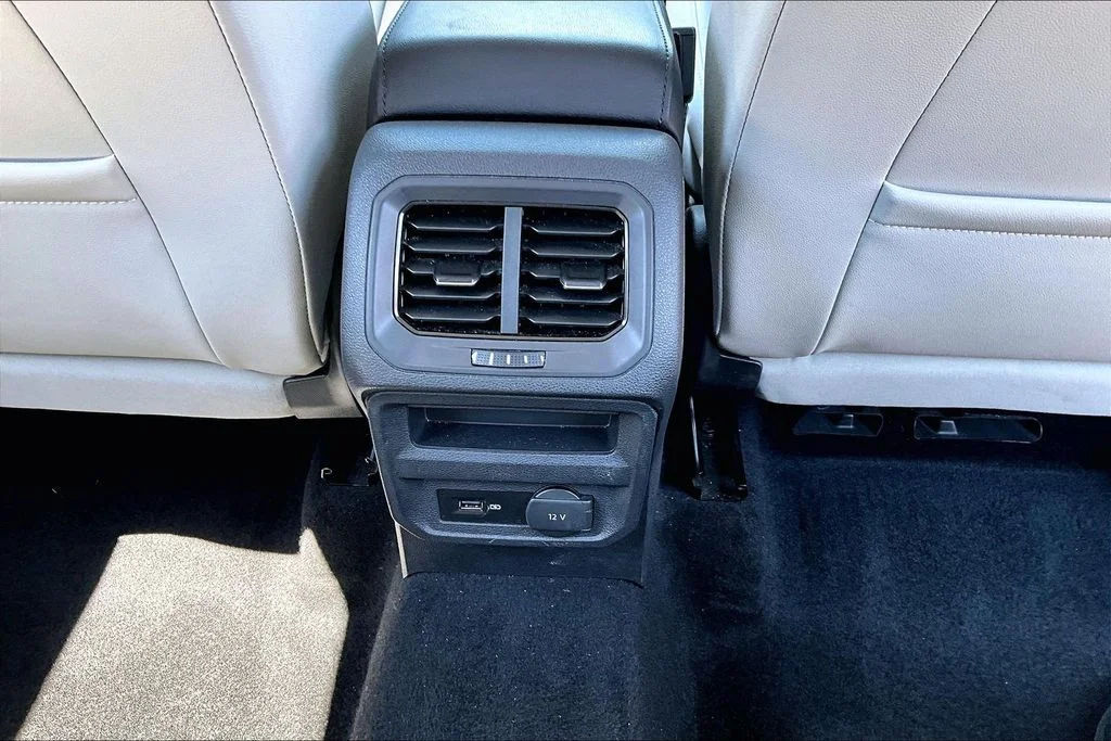 Used 2019 White Volkswagen 2.0T SE image 10
