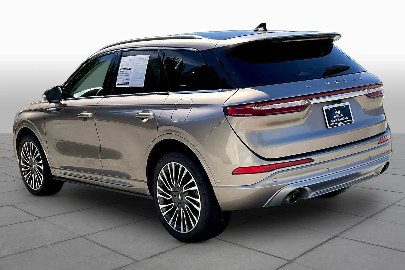 Used 2021 Iced Mocha Lincoln Reserve image 11