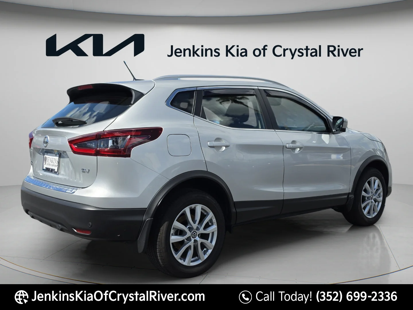 Used 2020 Brilliant Silver Metallic Nissan SV image 4