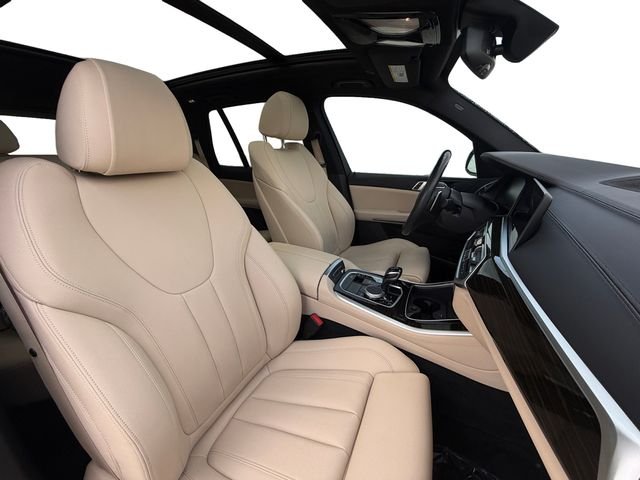 Used 2020 White BMW sDrive40i image 16