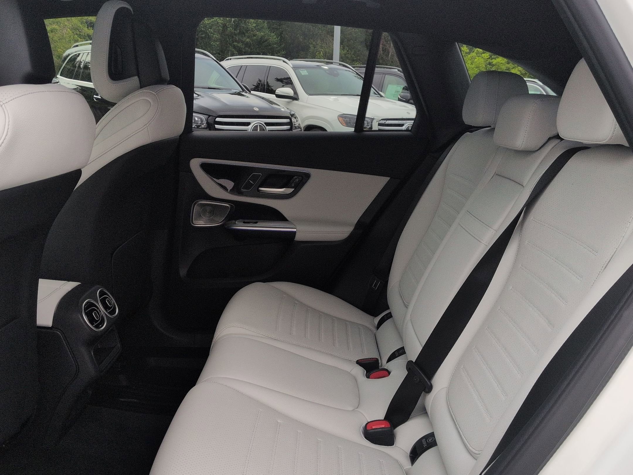 New 2026 Polar White Mercedes-Benz GLC 300 image 54
