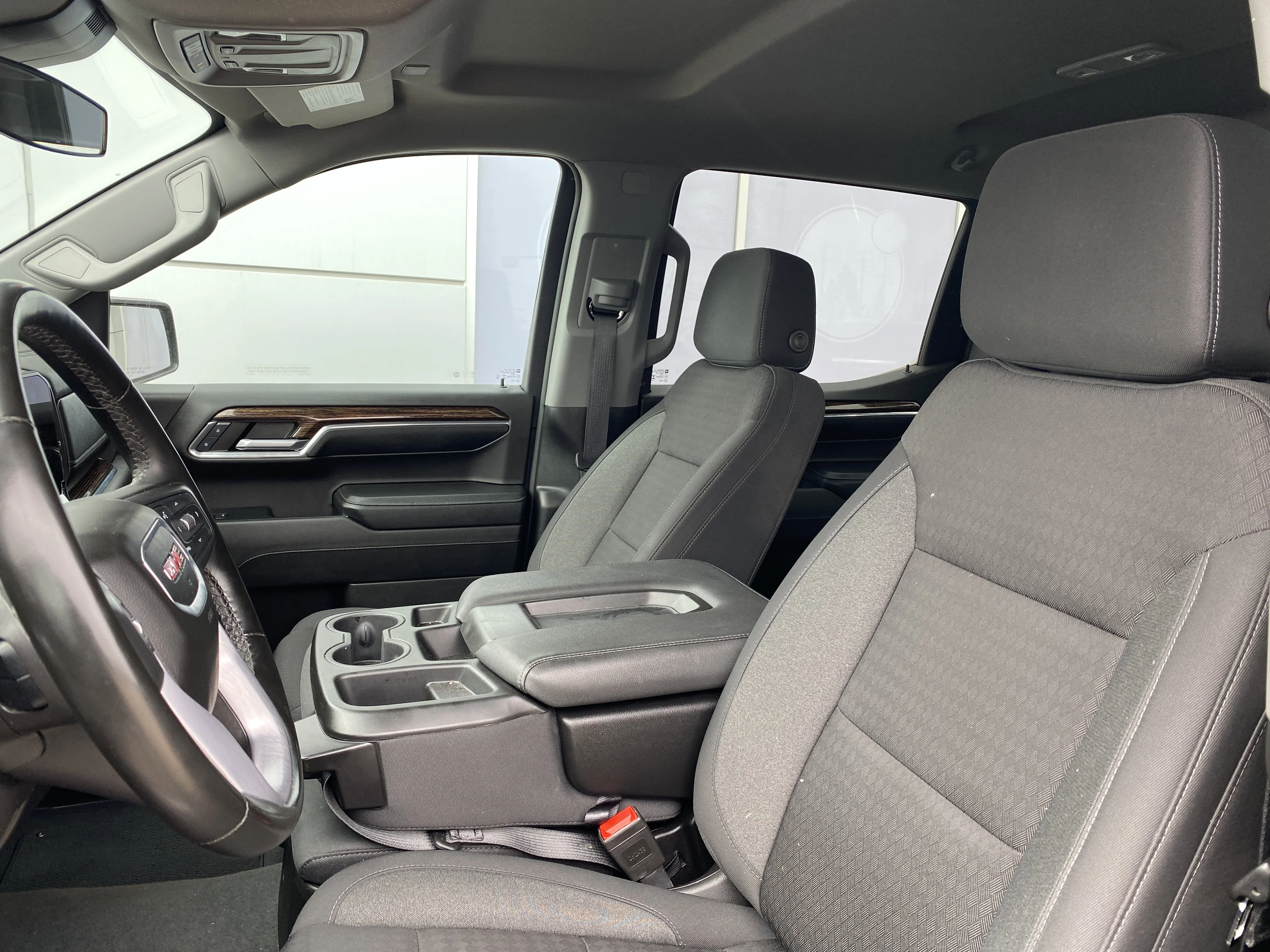 Used 2024 Black GMC Crew Cab Elevation * 6 PASSENGER * DUAL CLIMATE * RADAR CRUISE * image 8
