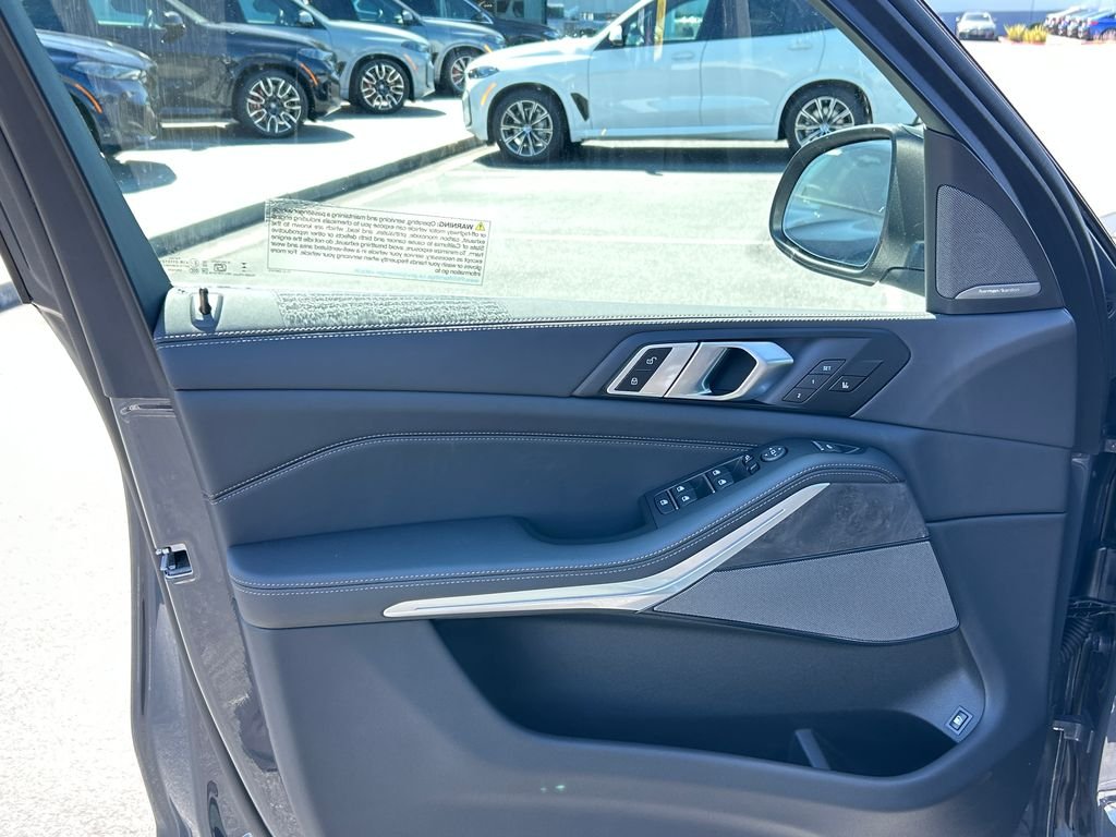 New 2026 Dravit Grey Metallic BMW xDrive50e image 11