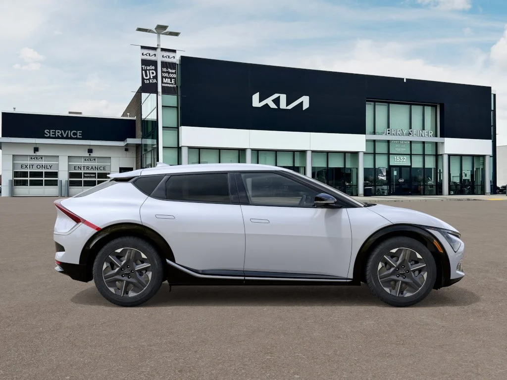New 2026 Glacial White Pearl Kia LIGHT image 7