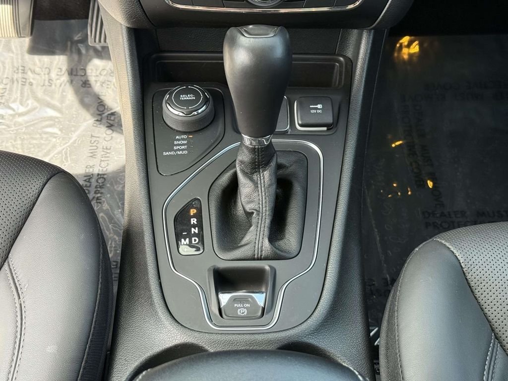 Used 2021 White Jeep Latitude Lux image 21