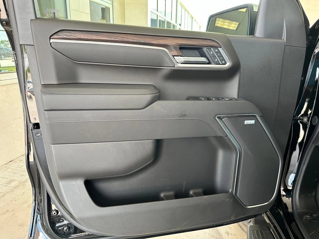2026 GMC Sierra 1500 SLT - Photo 10