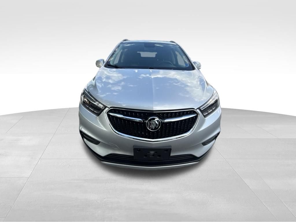 Used 2017 Silver Buick Essence image 9