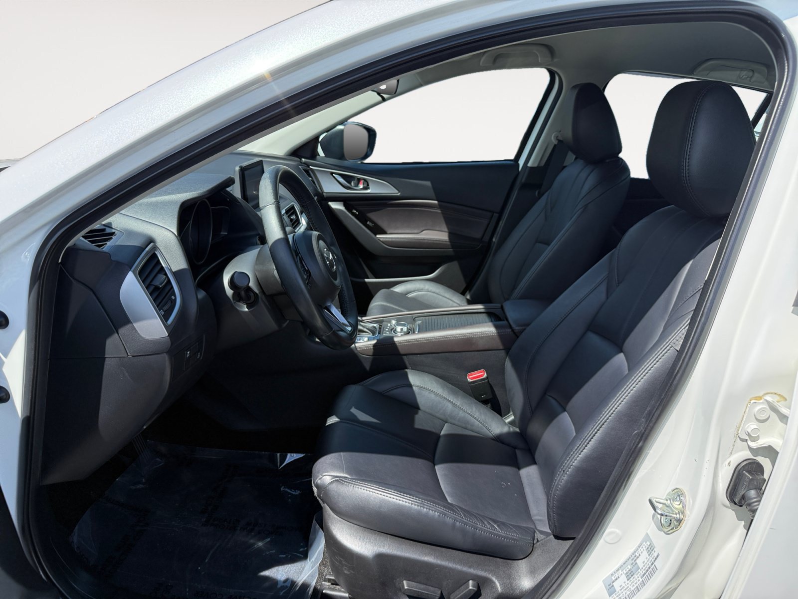 Used 2018 Snowflake White Pearl Mazda Touring image 10