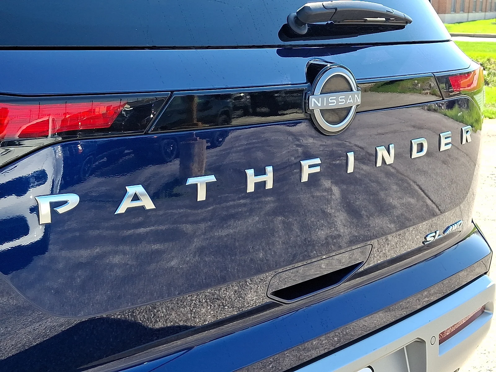 Used 2023 Blue Nissan SL image 34