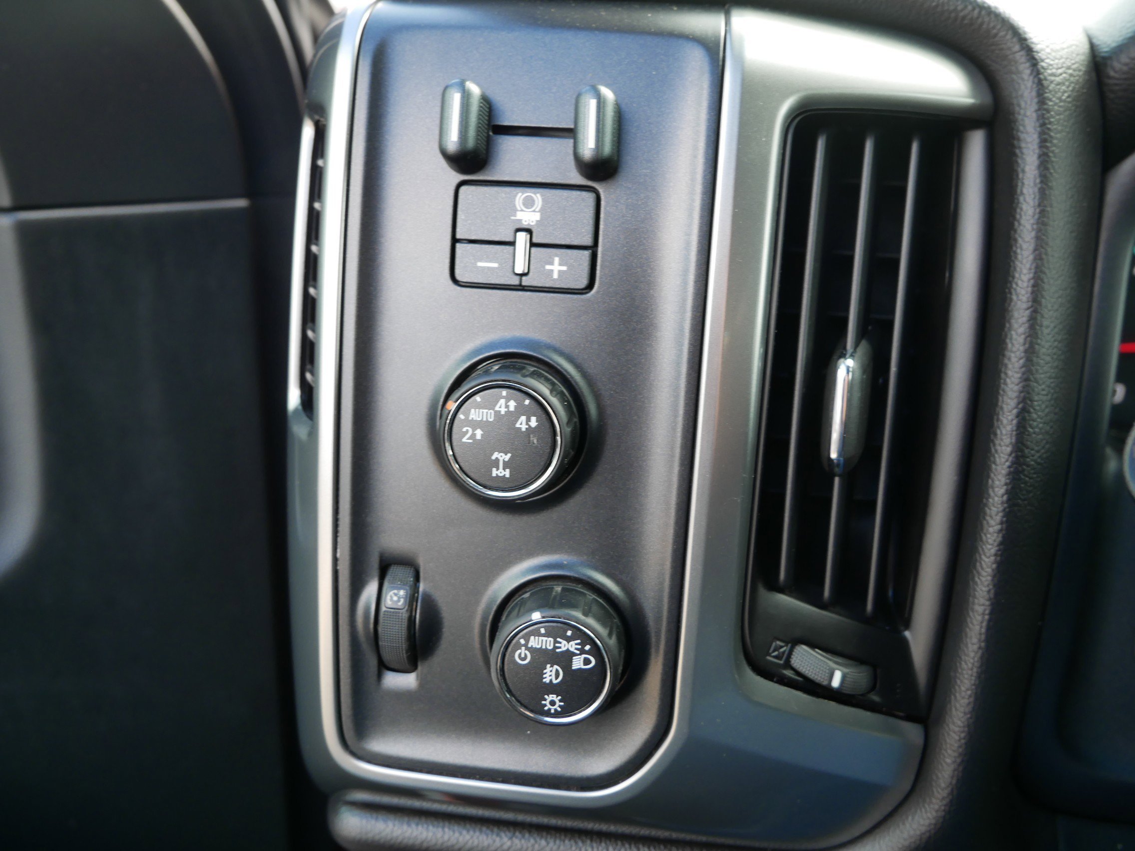Used 2015 Deep Ruby Metallic Chevrolet LT image 19