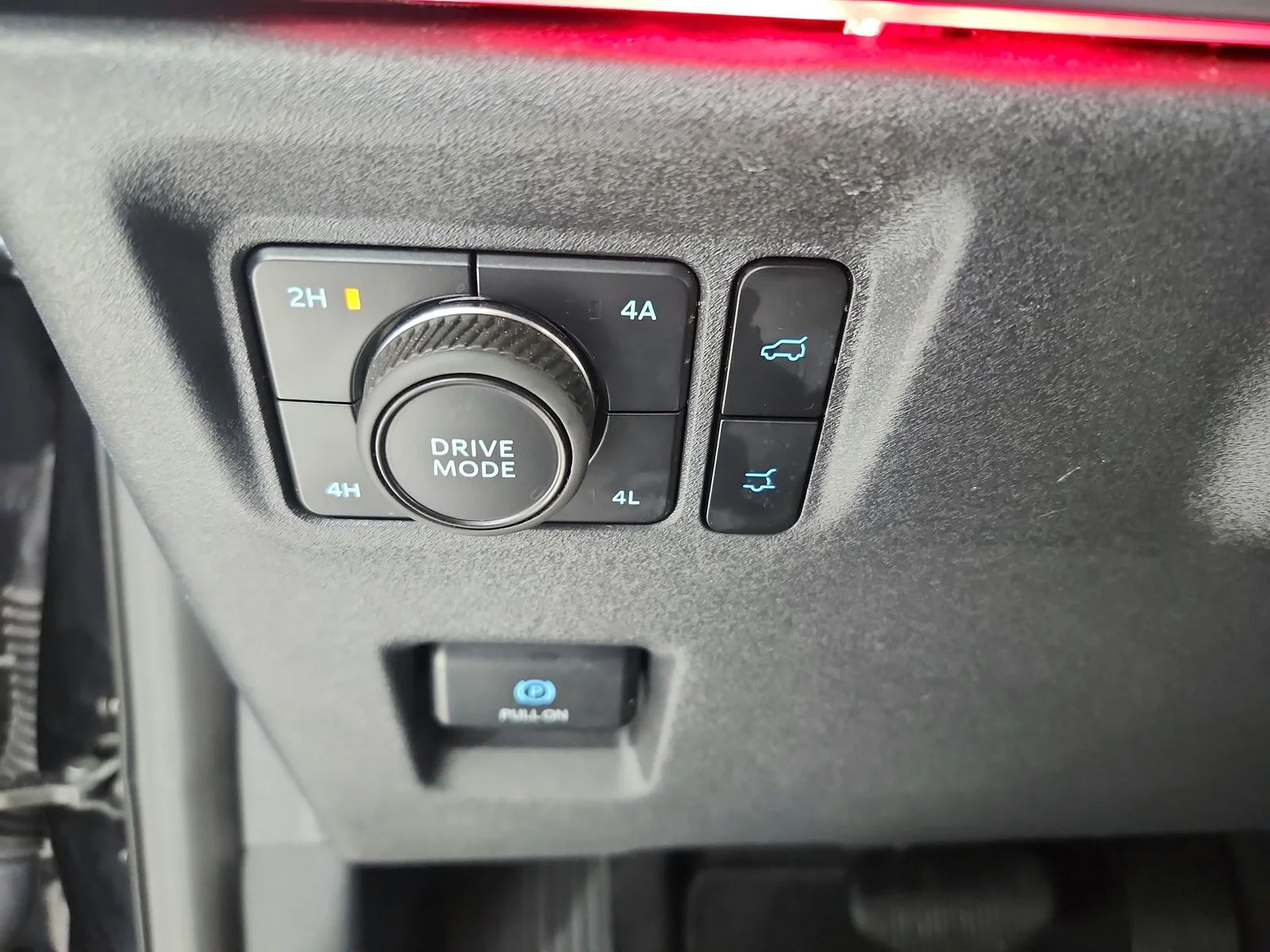 Used 2025 Agate Black Metallic Ford Platinum image 26