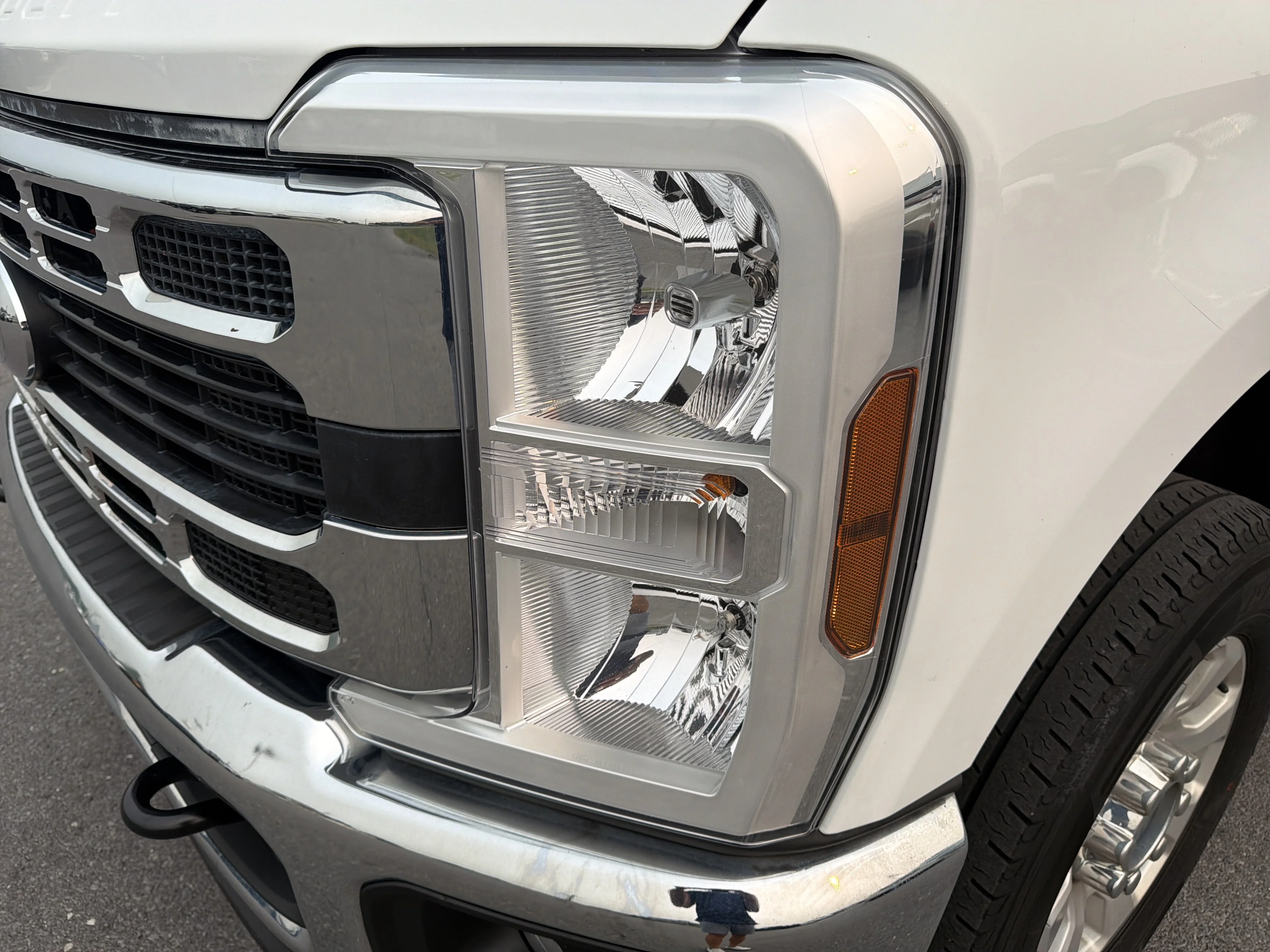 Used 2024 Oxford White Ford XLT image 10