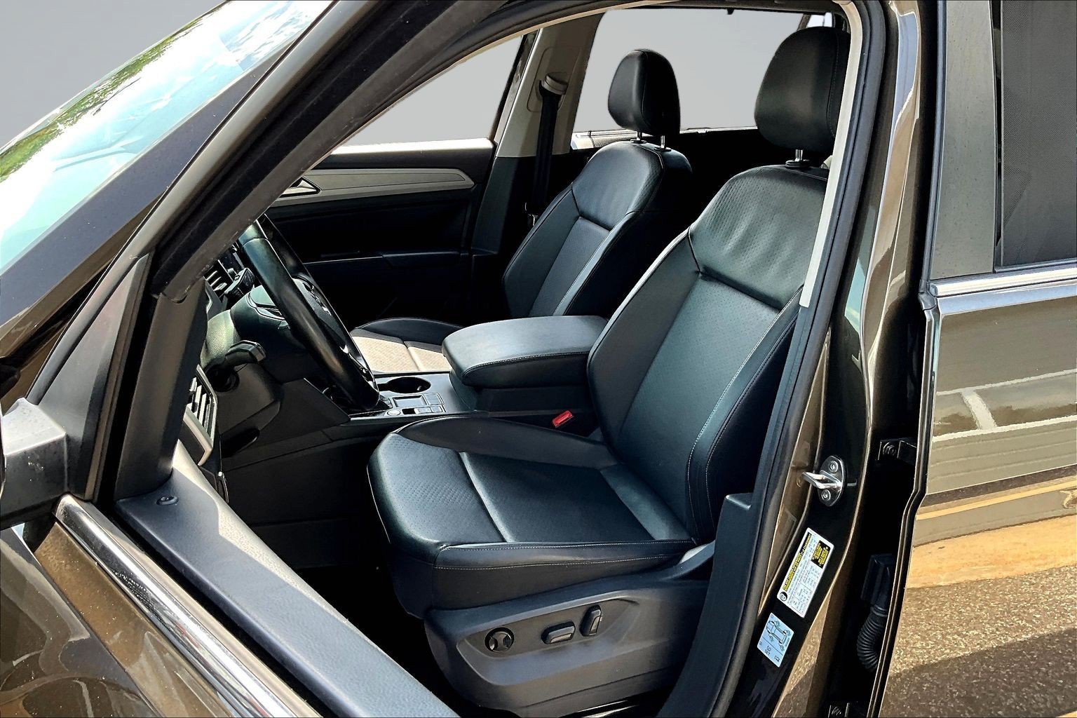 Used 2019 Brown Volkswagen 3.6L V6 SE image 18