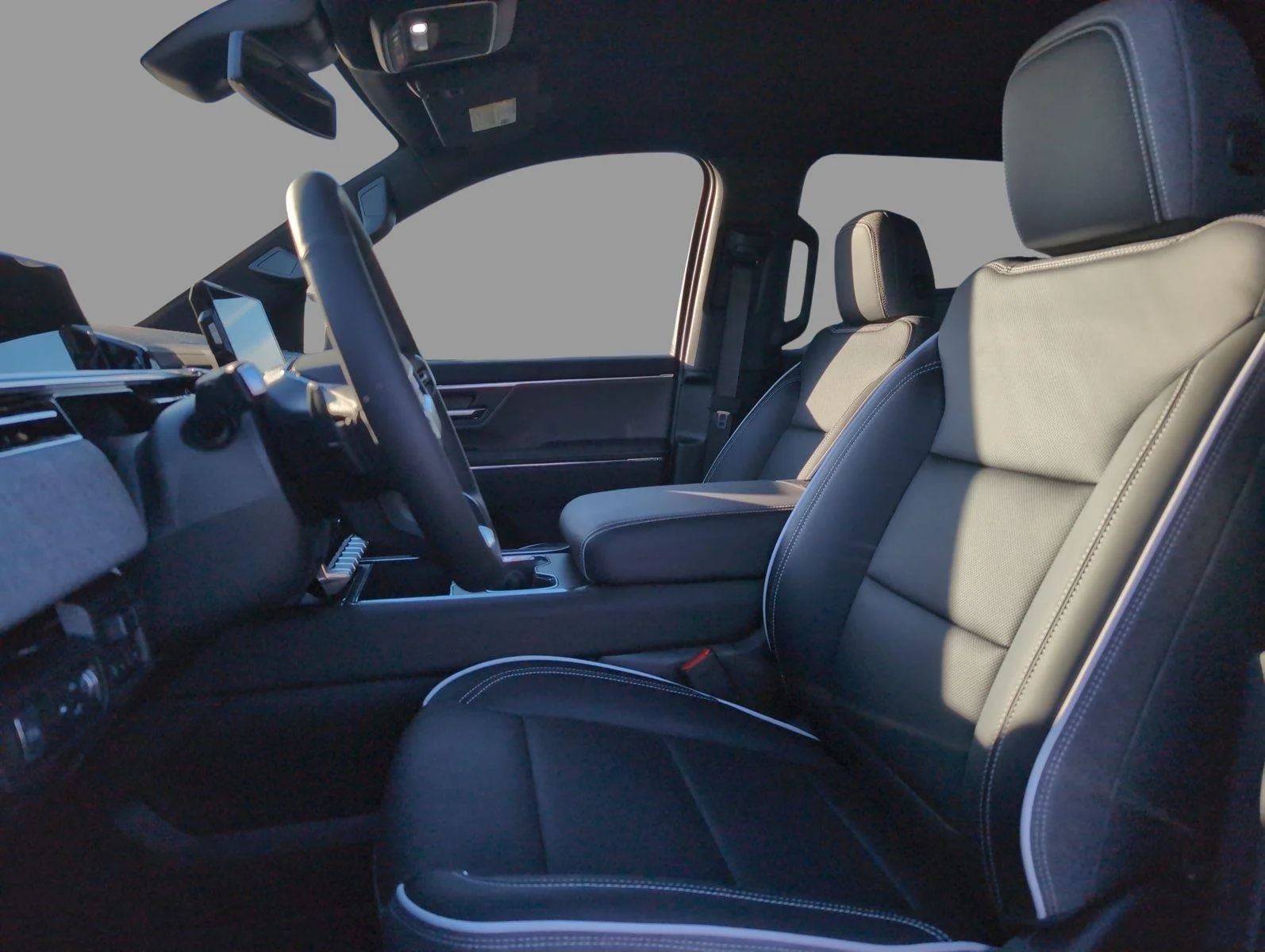 New 2026 Summit White GMC Elevation Standard Range image 4