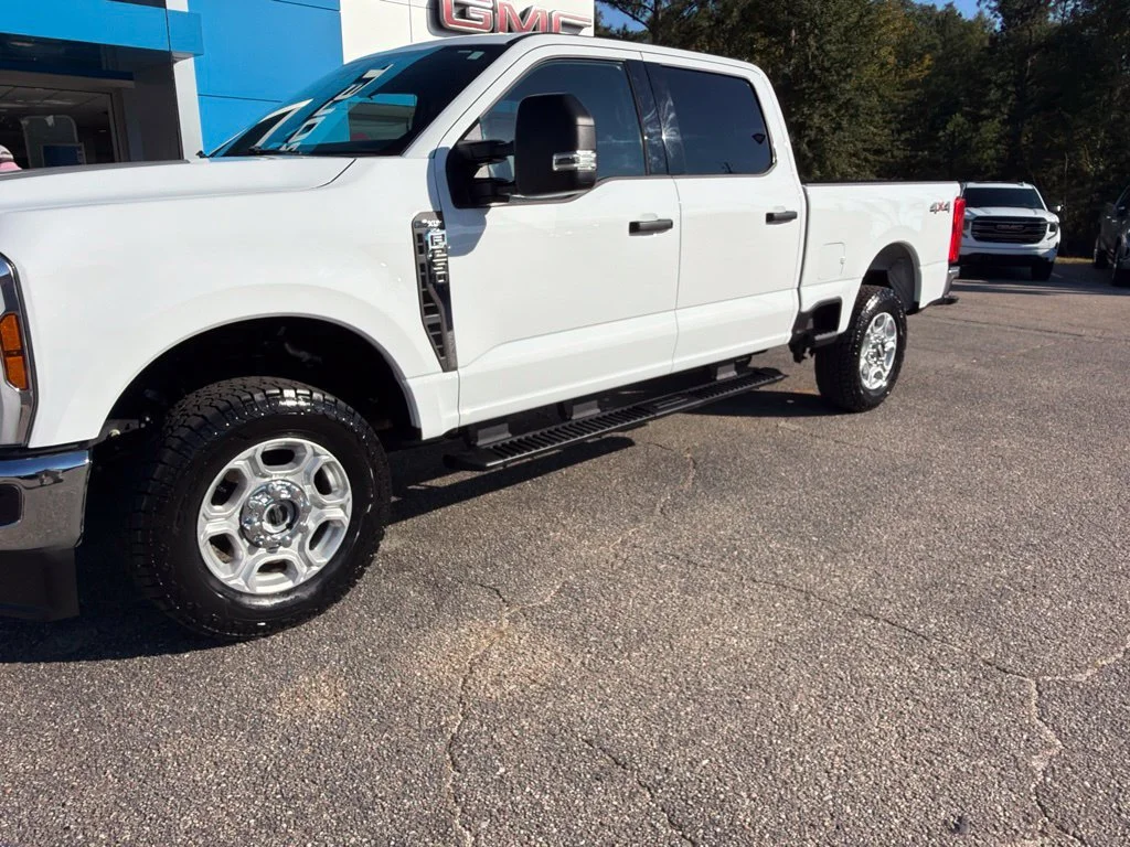 Used 2026 White Ford XL image 2