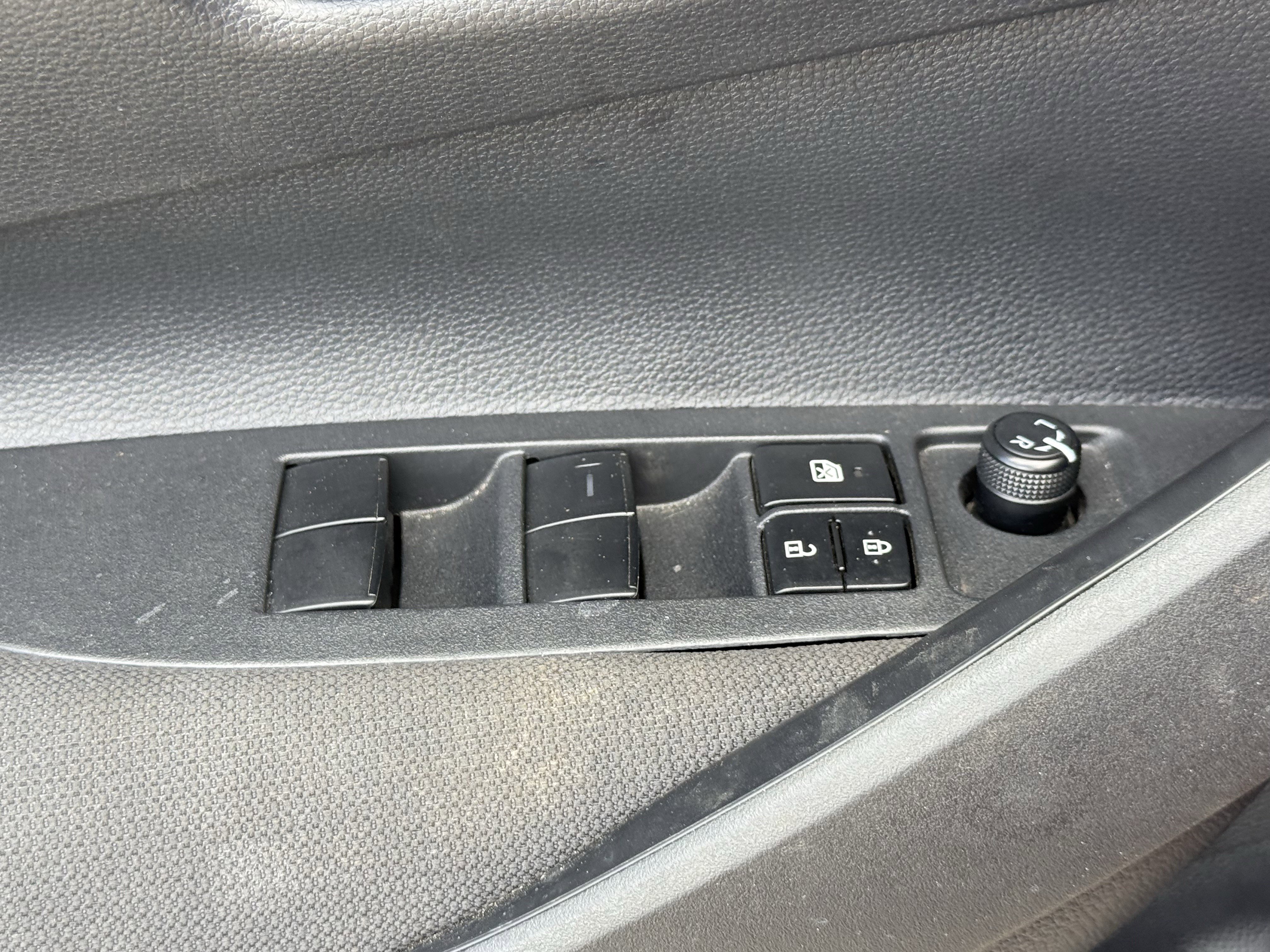 Used 2025 Pearl Toyota LE image 25