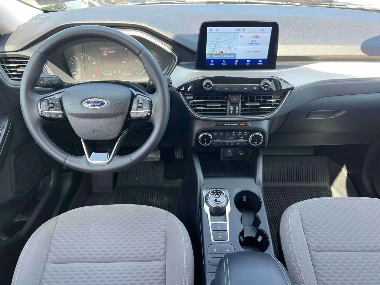 Used 2022 AGATE BLACK METALLIC Ford SE image 15