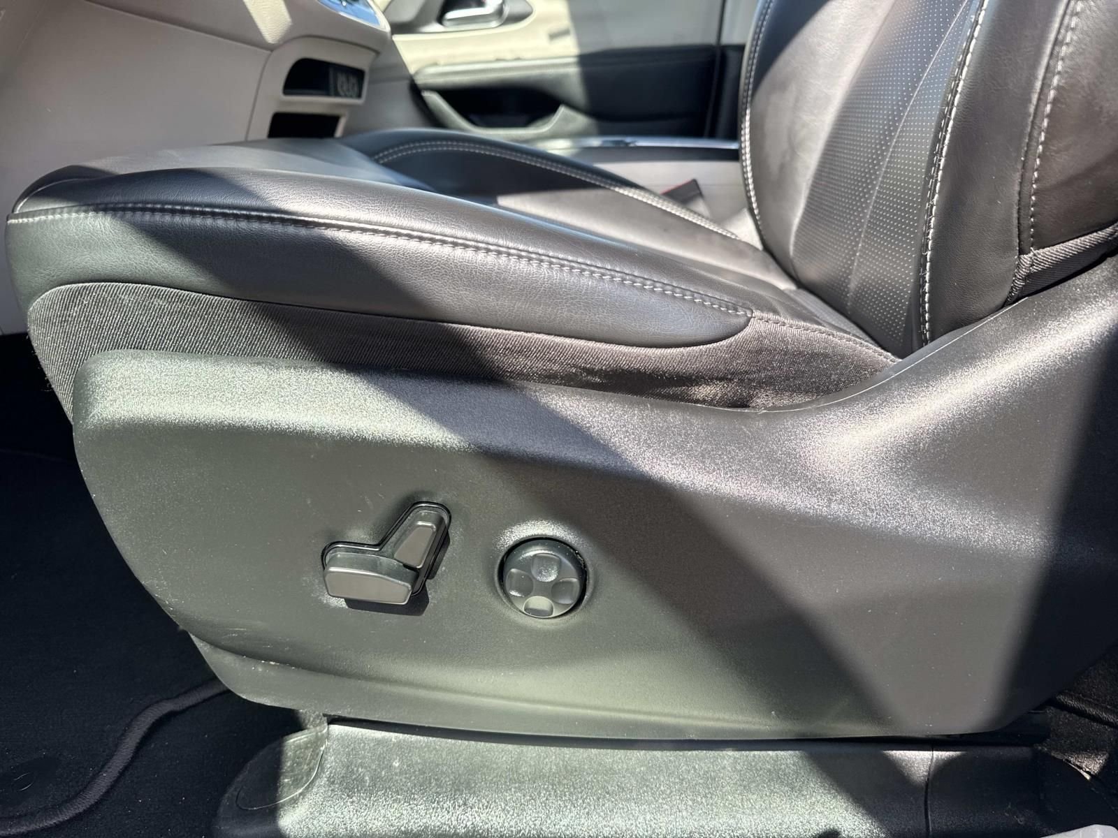 2023 Chrysler Pacifica Touring L - Photo 18