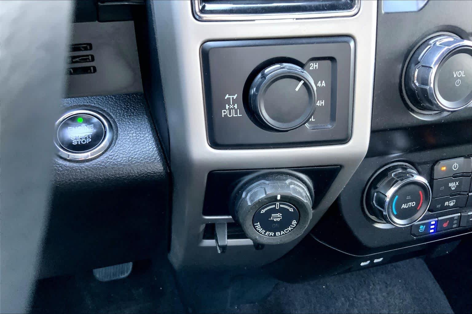 Used 2020 Agate Black Ford LARIAT image 35