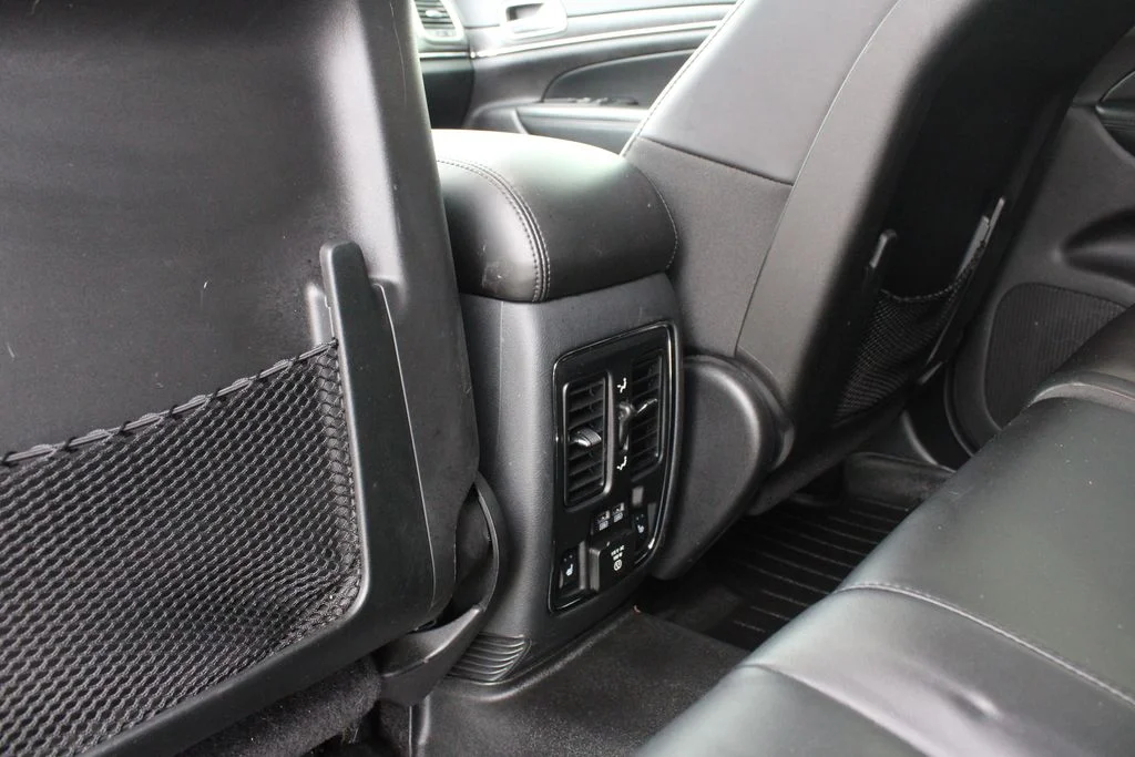Used 2018 Silver Jeep Limited image 23