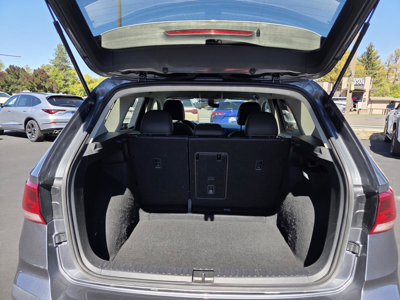 Used 2024  Volkswagen SE image 17